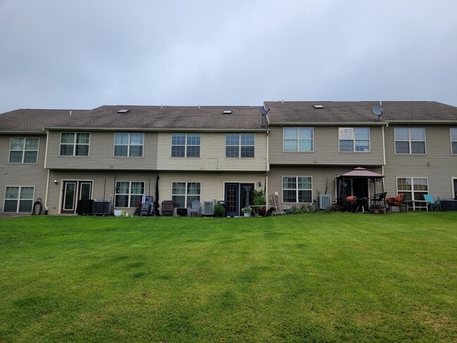 Building Photo - 368 Channing Dr