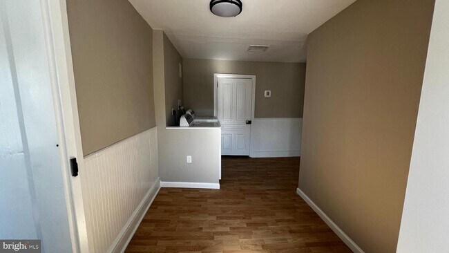 Building Photo - 135 Hoffmansville Rd