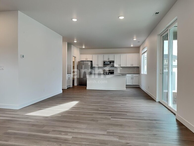 Building Photo - 7622 Brenden St SW