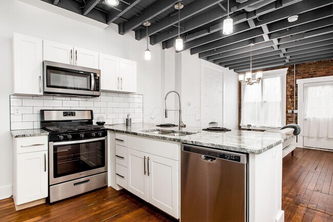 Building Photo - 1013 E Rich St