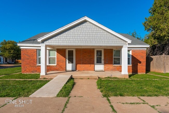 Primary Photo - 2742 Russell Ave