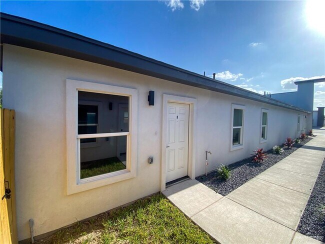 Building Photo - 3104 S Links Dr