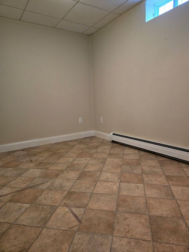 Building Photo - 5 Hillside Ave