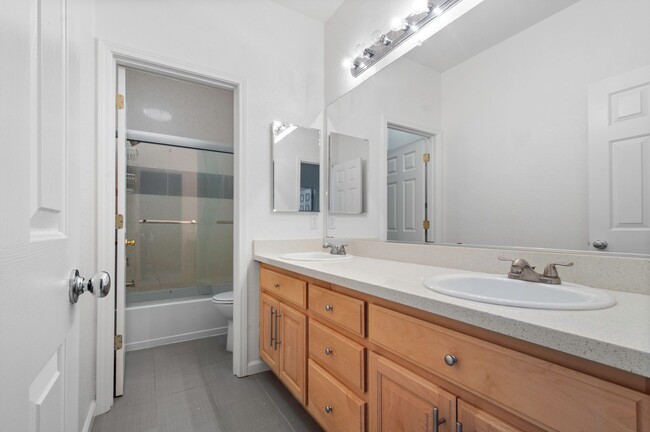 Building Photo - 991 Zephyr Ct