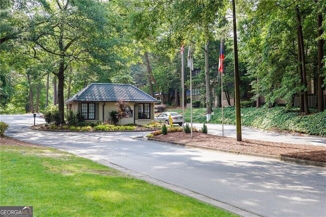 Building Photo - 82 Montre Square NW