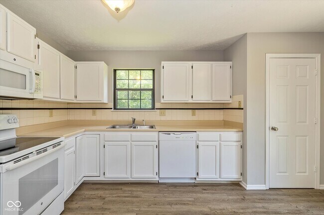 Building Photo - 7313 Shanna Cir