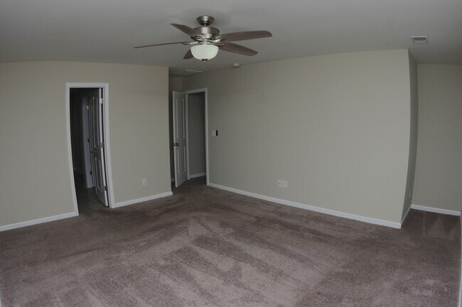 Building Photo - 129 Vermillion Dr