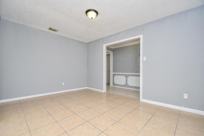 Building Photo - 11627 Bandlon Dr