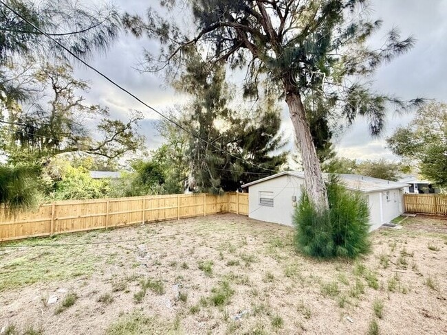 Building Photo - 4327 14th Ave S