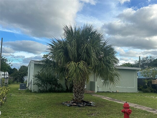 Building Photo - 1308 NW 13th Ct