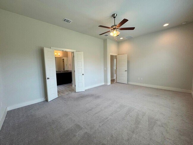 Building Photo - 12008 Reindeer Dr