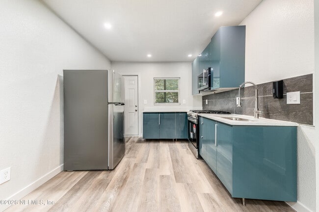 Building Photo - 231 E 16th St