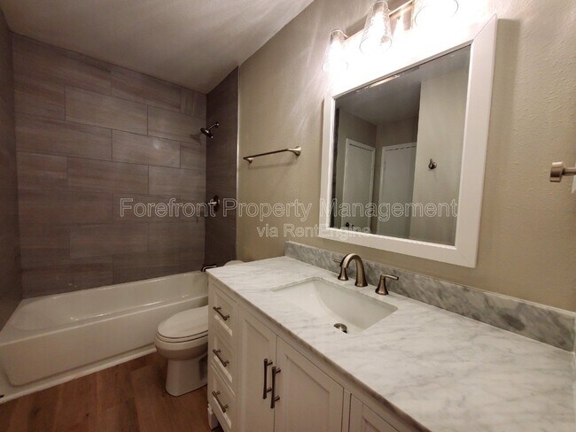 Building Photo - 5717 Lochmoor