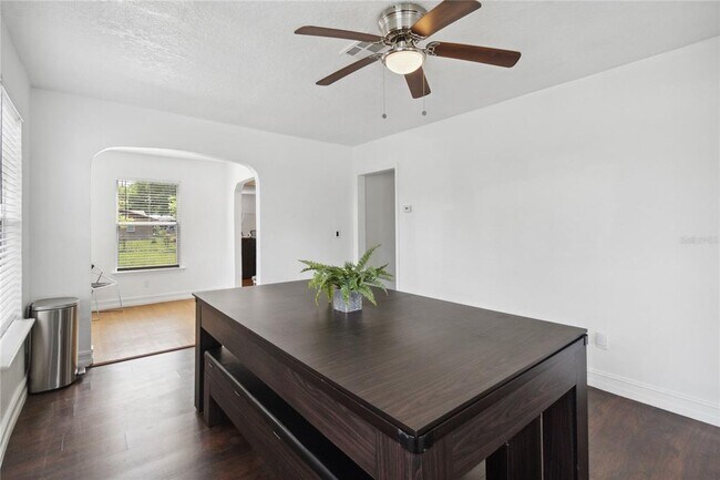 Building Photo - 634 18th St