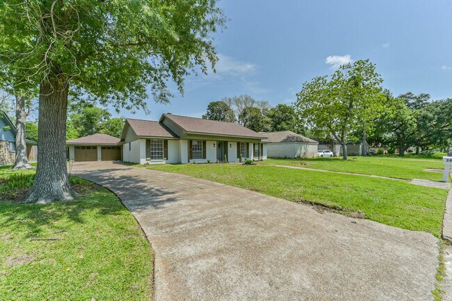 Building Photo - 306 Red Bud Ln