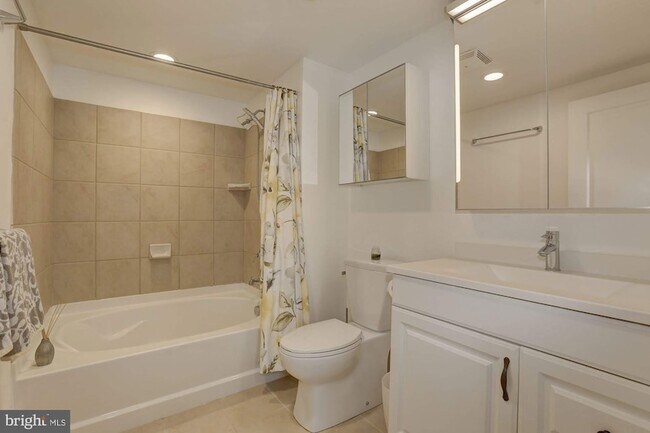 Building Photo - 616 E Street NW Unit 718
