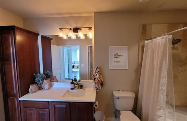 Building Photo - 3225 Turtle Creek Blvd Blvd