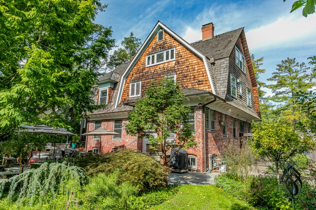 Building Photo - 54 Hodge Rd