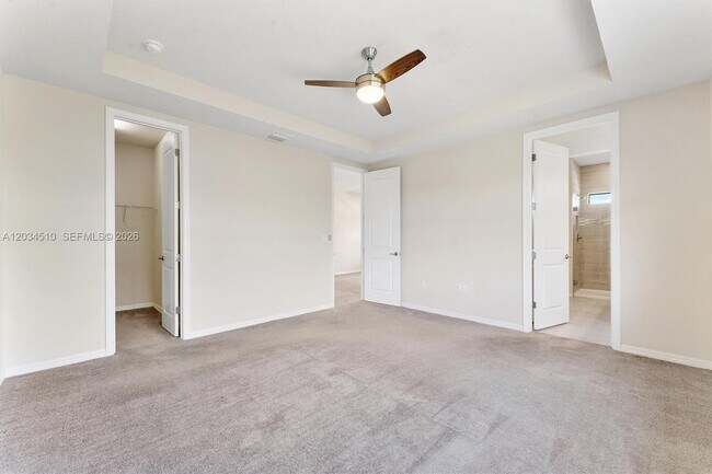 Building Photo - 2485 Primrose Pl