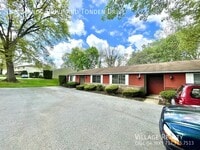 Building Photo - 204 Oak Manor Dr