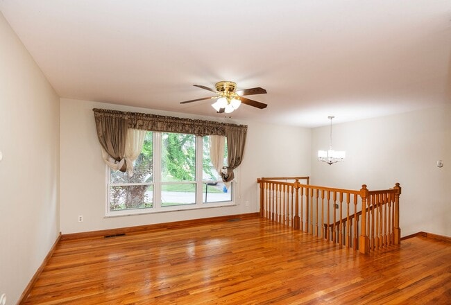 Building Photo - Spacious 4-Bed, 2.5-Bath Split-Level Home
