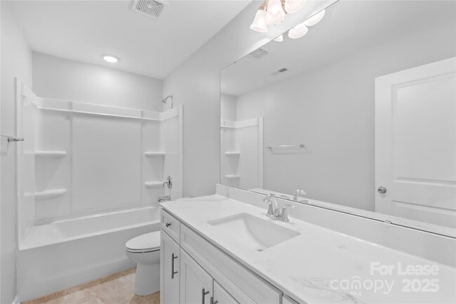 Building Photo - 15013 Savannah Hall Dr