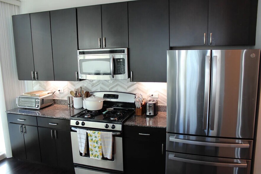 Building Photo - 757 N Orleans St