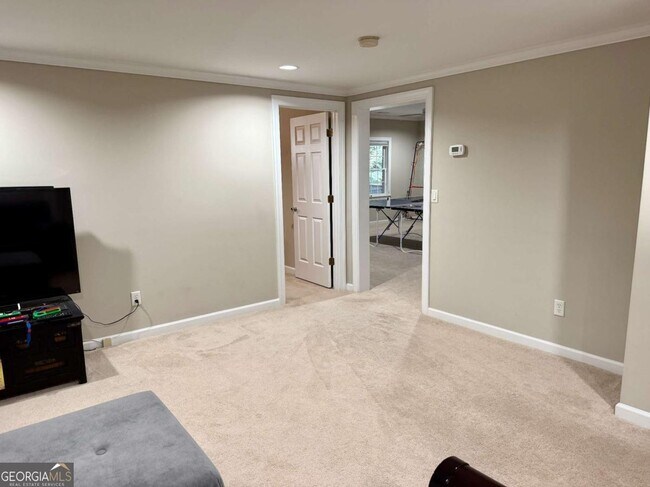 Building Photo - 906 Wescott Ln NE