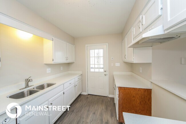 Building Photo - 3378 Hallshire Dr