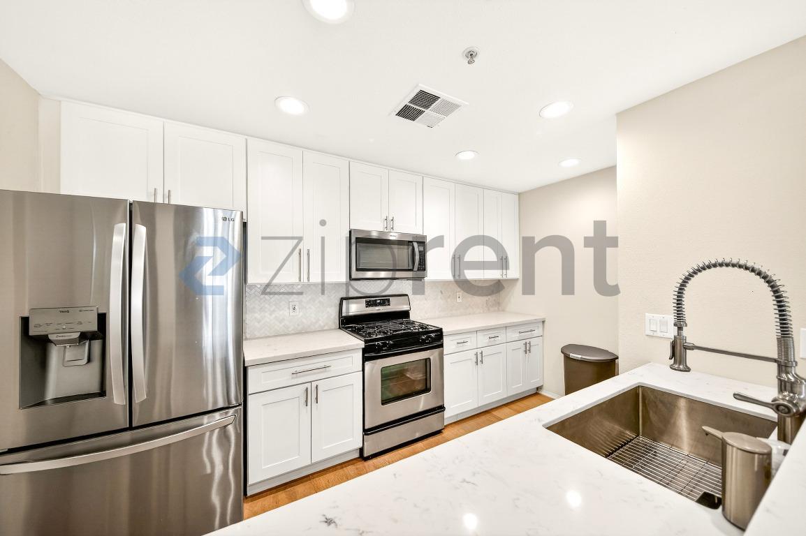 Building Photo - 13075 Pacific Promenade