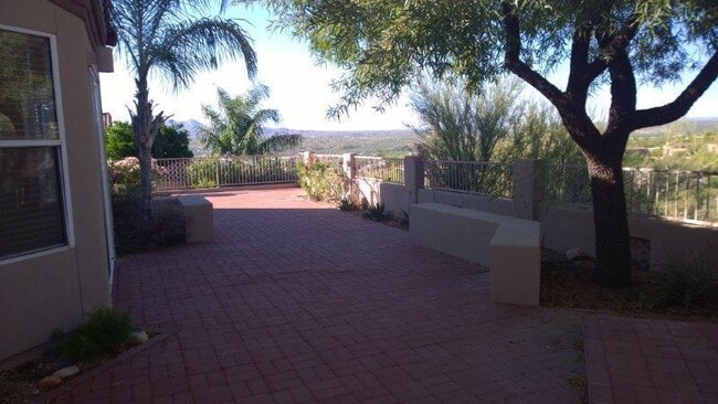 Building Photo - 10110 N Bighorn Butte Dr