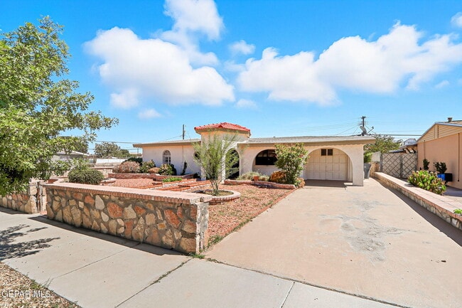 Primary Photo - 400 De Vargas Dr