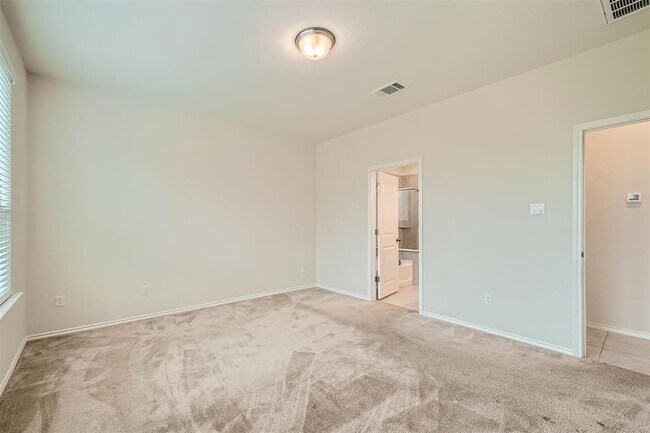 Building Photo - 303 Duroc Dr