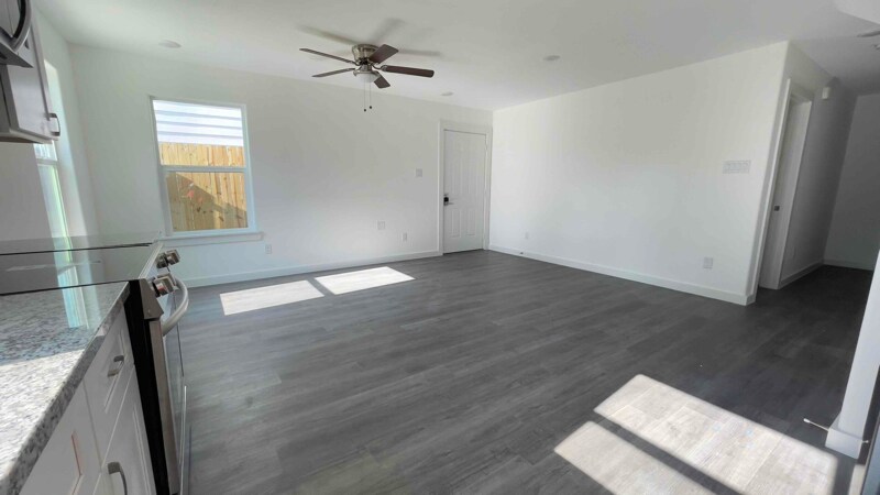 Building Photo - 7804 Crestview Dr