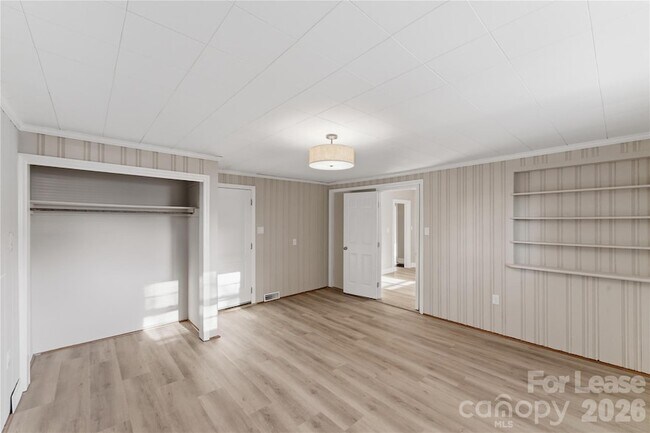 Building Photo - 2405 Greenland Ave