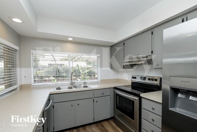 Building Photo - 8811 Shenandoah Ln