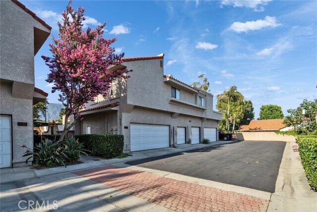 Building Photo - 9764 Huntington Dr