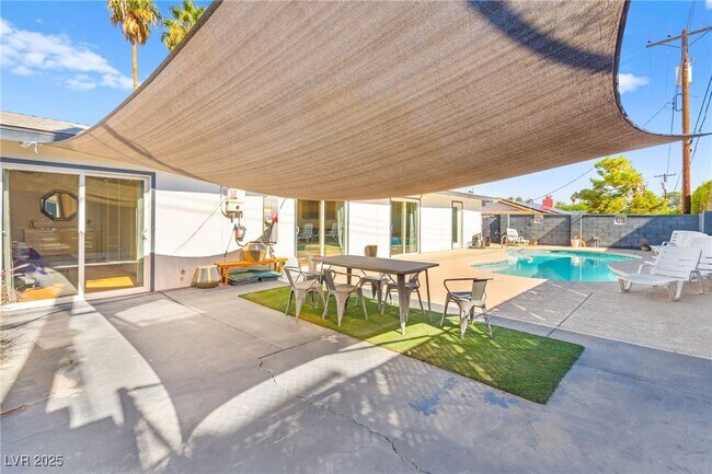 Building Photo - 1531 Commanche Dr