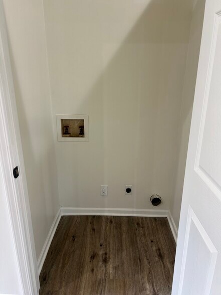 Building Photo - 14545 Archer Ave