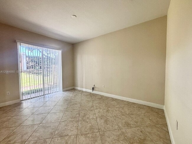 Building Photo - 6965 Julia Gardens Dr