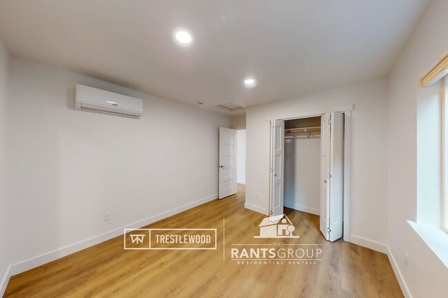 Building Photo - Easy I5 Access! 1 Bed ADU in Trestlewood!