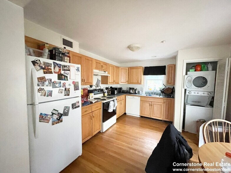 Primary Photo - 62 Hillside St