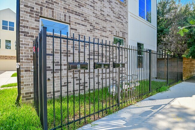 Building Photo - 4317 Koehler St