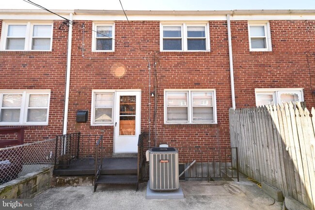 Building Photo - 1130 Linden Ave