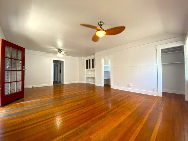 Building Photo - 418 Thorn St