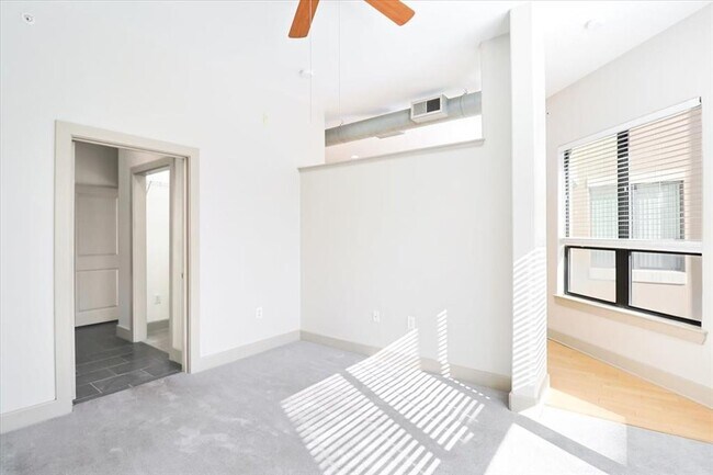 Building Photo - 1901 Post Oak Blvd