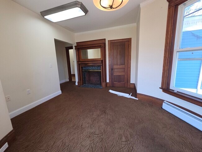 Building Photo - 659 Southbridge St