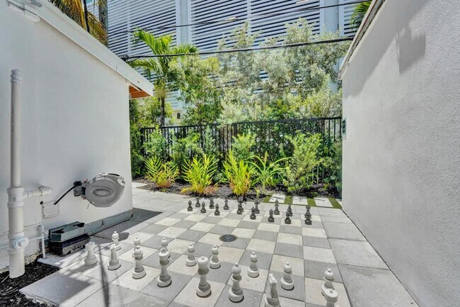 Building Photo - 3020 Seville St