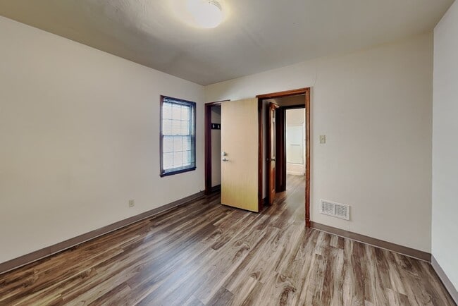 Building Photo - 207 Stanton Ave