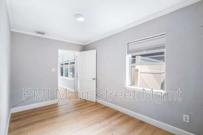 Building Photo - 707 Depugh St